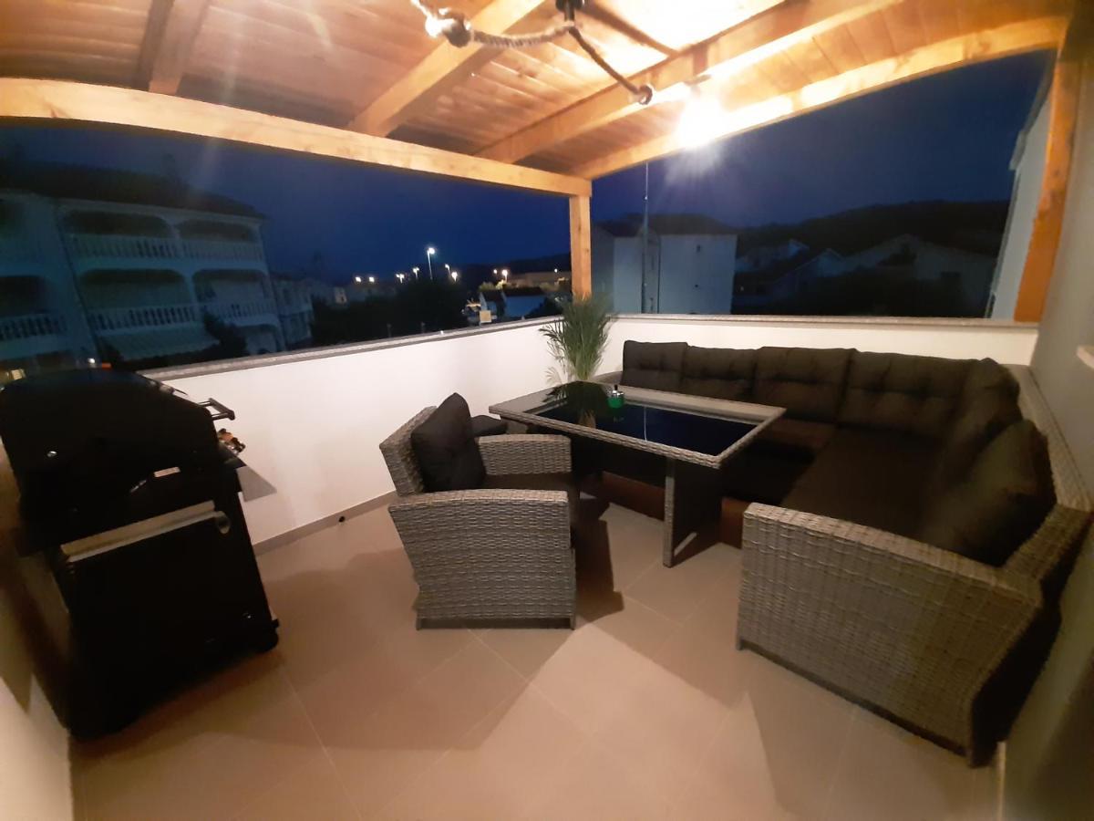 Apartman Mate Lopar Exterior foto